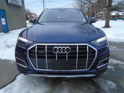 Used 2023 Audi Q5 2.0T Premium w/ Convenience Package image 4