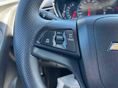 Used 2022 Chevrolet Trax LT image 21