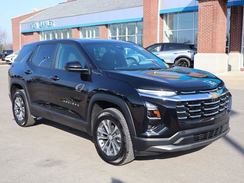 Used 2025 Chevrolet Equinox LT w/ Safety and Technology Package image 2