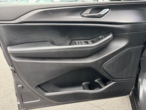 Used 2024 Jeep Grand Cherokee L Laredo image 8