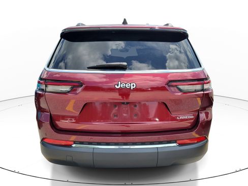 Used 2023 Jeep Grand Cherokee L Laredo image 4