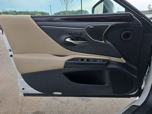 Used 2021 Lexus ES 350 Ultra Luxury w/ Accessory Package 2 image 31