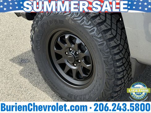 Used 2022 Chevrolet Colorado LT w/ LT Convenience Package AWD/4WD image 28