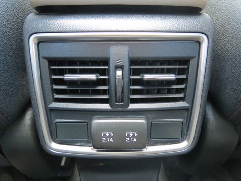 Used 2020 Subaru Forester Premium image 31