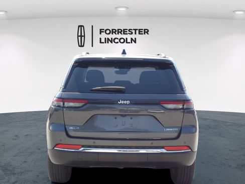 Used 2023 Jeep Grand Cherokee Laredo X AWD/4WD image 4
