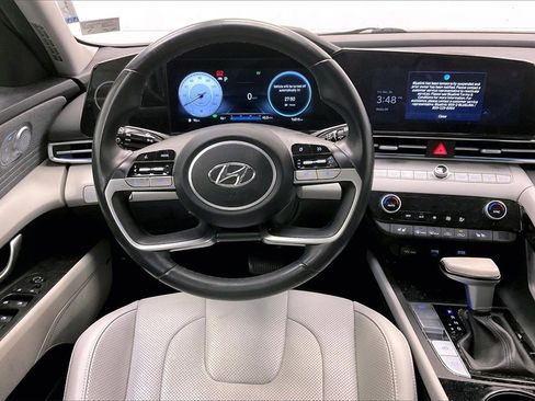 Used 2023 Hyundai Elantra Limited image 3