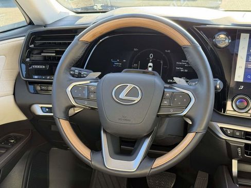 Used 2025 Lexus RX 450h AWD w/ Luxury Package image 9