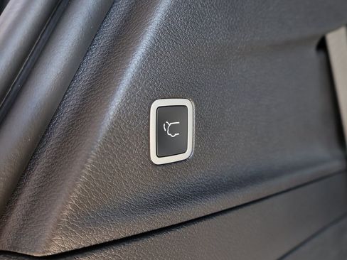 Used 2026 Chrysler Pacifica Select image 17