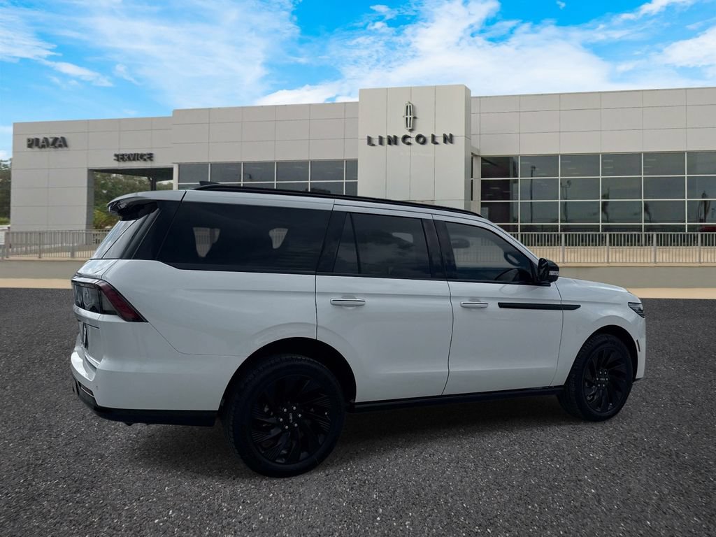New 2026 Lincoln Navigator Reserve w/ Jet Appearance Package AWD/4WD image 3