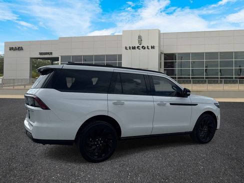 New 2026 Lincoln Navigator Reserve w/ Jet Appearance Package AWD/4WD image 3