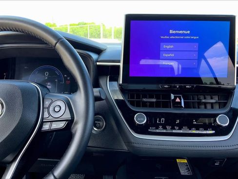 Used 2025 Toyota Corolla SE w/ SE Premium Package image 7