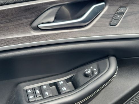 Used 2023 Jeep Grand Cherokee Limited RWD image 13