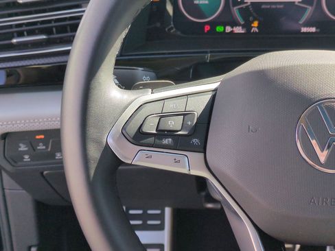 Used 2024 Volkswagen Atlas Peak Edition SE image 21