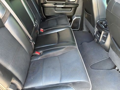 Used 2019 RAM 2500 Laramie w/ Black Appearance Package AWD/4WD image 9