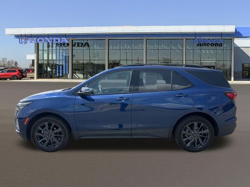 Used 2022 Chevrolet Equinox RS w/ RS Leather Package AWD/4WD image 2