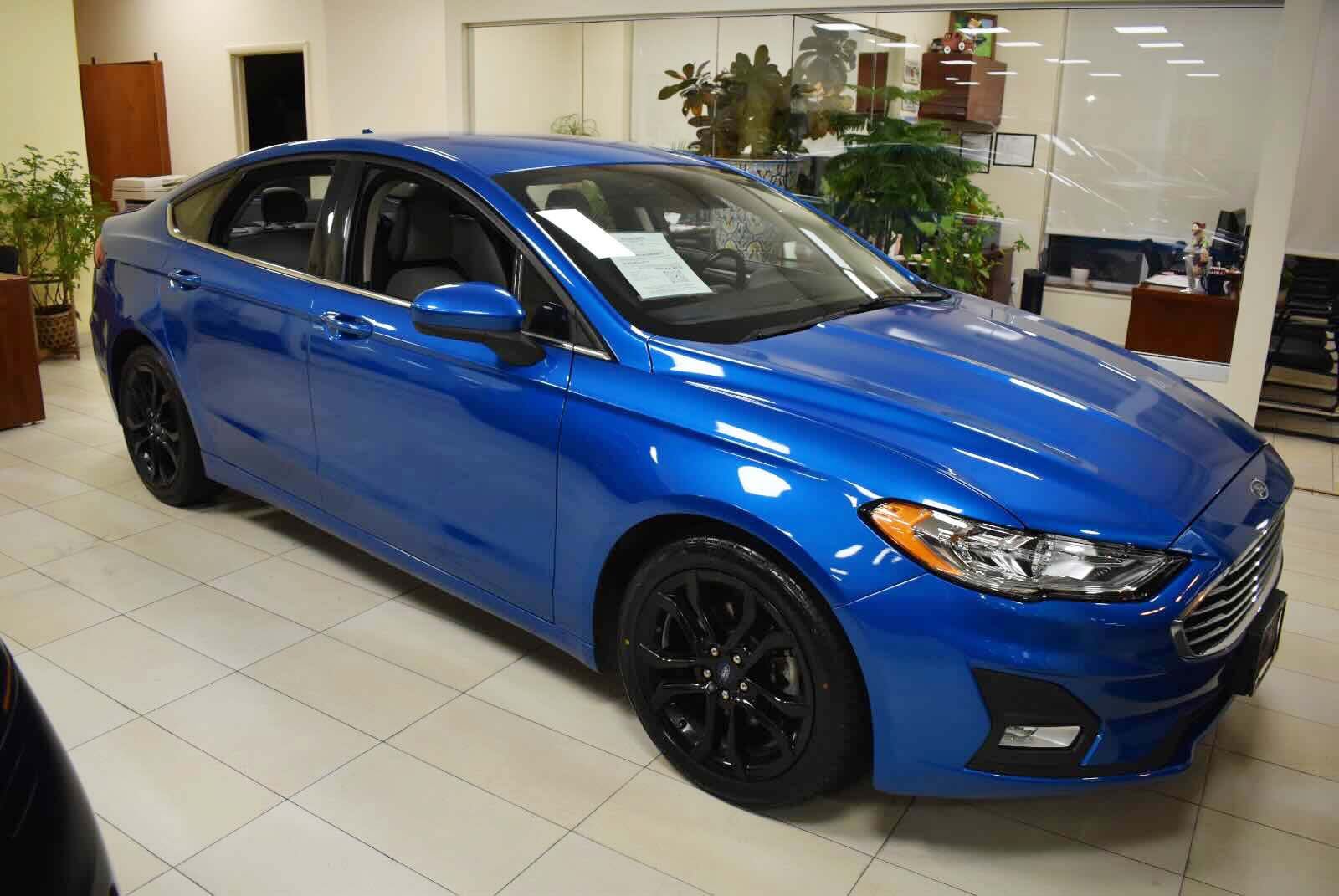 Used 2020 Ford Fusion SE w/ Equipment Group 151A FWD image 3