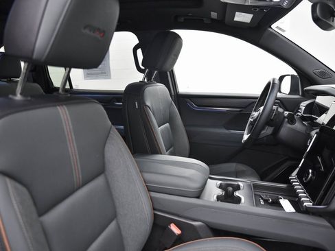 Used 2025 GMC Acadia AT4 image 15