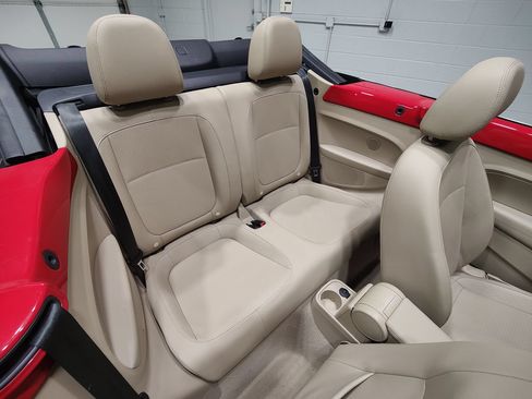 Used 2015 Volkswagen Beetle 1.8T FWD image 18