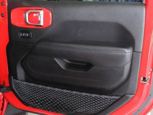 Used 2020 Jeep Wrangler Unlimited Sahara image 24