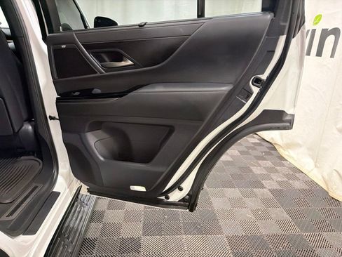 Used 2024 Lexus LX 600 4WD w/ Luxury Package image 11