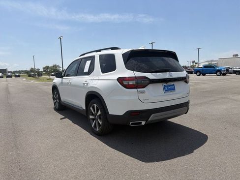 Used 2025 Honda Pilot Touring image 3