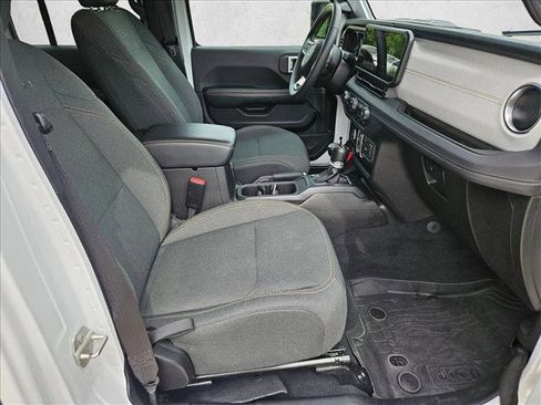 Used 2024 Jeep Wrangler Unlimited Sahara AWD/4WD image 20