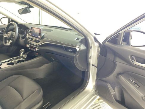 Used 2024 Nissan Altima 2.5 SV FWD image 22