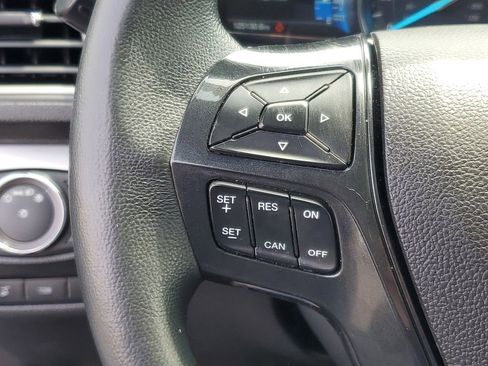 Used 2018 Ford Explorer XLT w/ Equipment Group 202A AWD/4WD image 17