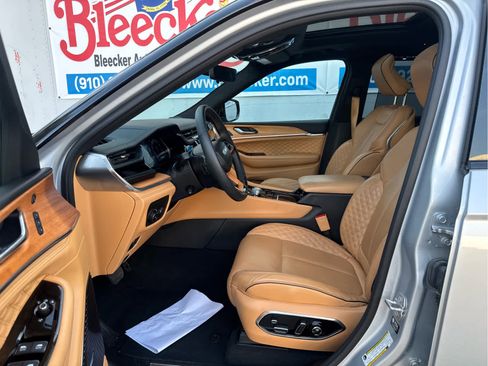 Used 2025 Jeep Grand Cherokee L Summit AWD/4WD image 26
