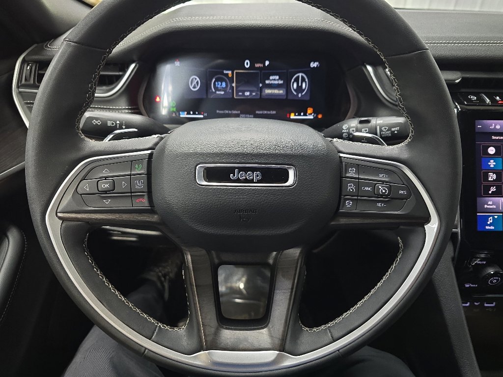 Used 2024 Jeep Grand Cherokee L Limited w/ Black Appearance Package AWD/4WD image 19