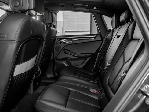 Certified 2025 Porsche Macan image 19