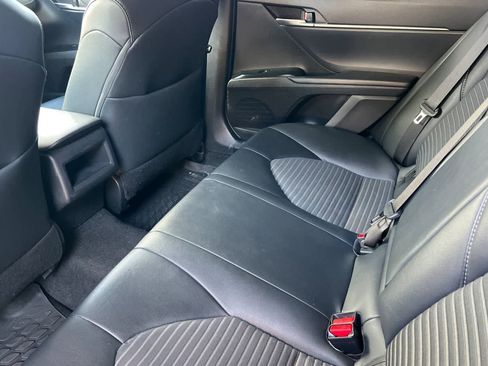 Used 2019 Toyota Camry SE FWD image 5