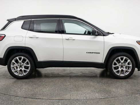Used 2025 Jeep Compass Limited AWD/4WD image 11