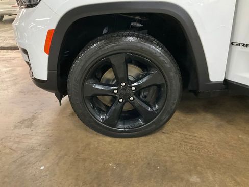 Certified 2023 Jeep Grand Cherokee L Altitude image 27