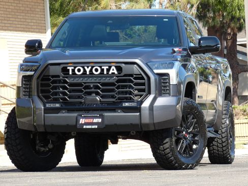 Used 2025 Toyota Tundra Limited AWD/4WD image 4