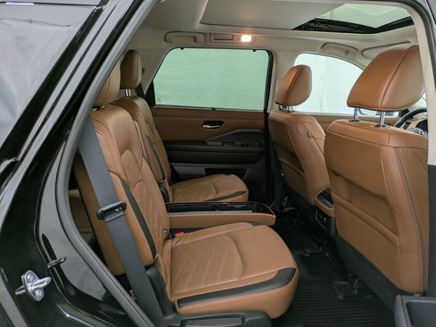 Used 2024 Nissan Pathfinder Platinum AWD/4WD image 6