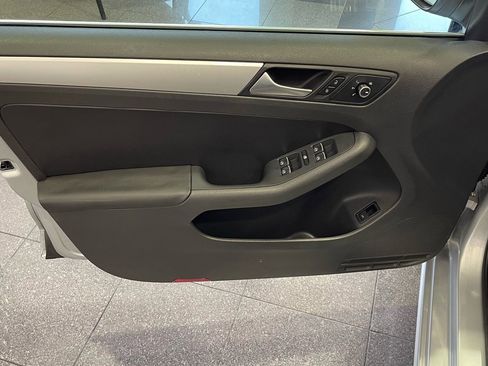 Used 2013 Volkswagen Jetta SE image 22