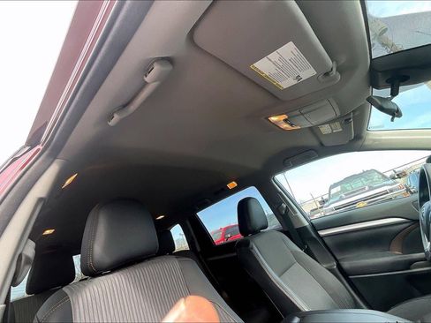 Used 2017 Toyota Highlander Plus image 28