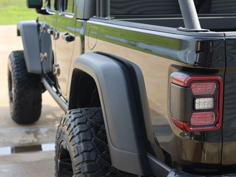 Used 2024 Jeep Gladiator Rubicon w/ Technology Group AWD/4WD image 6