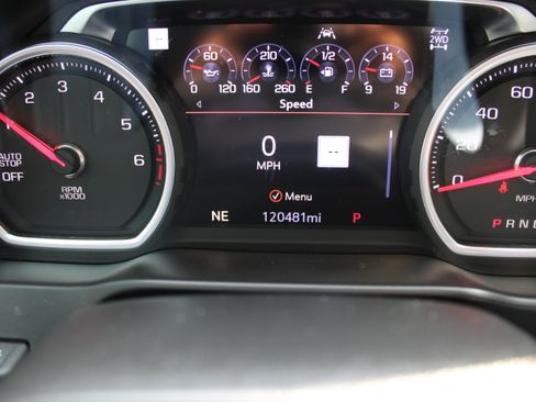 Used 2019 Chevrolet Silverado 1500 High Country w/ Technology Package AWD/4WD image 17