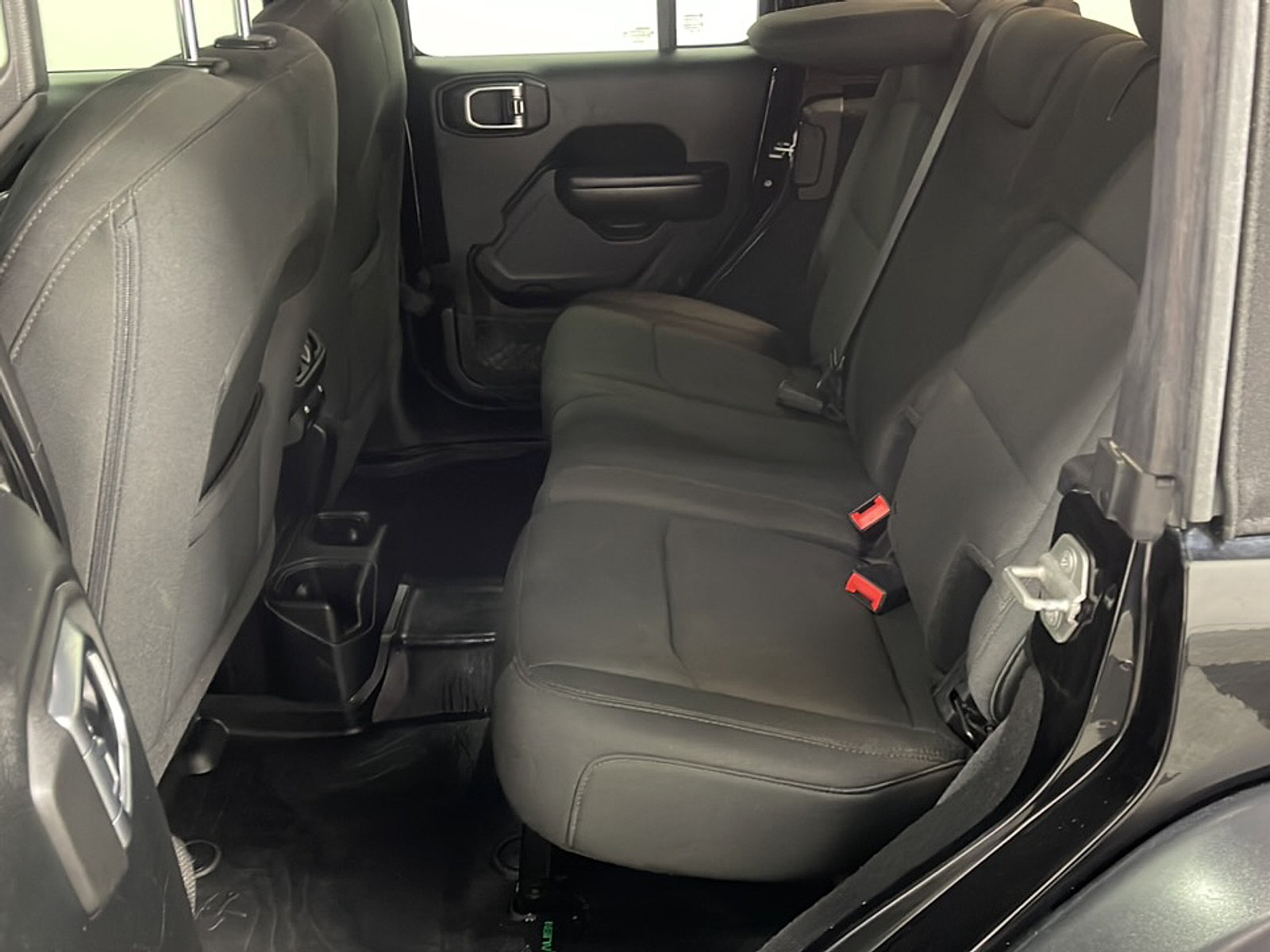 Used 2018 Jeep Wrangler Unlimited Sport S AWD/4WD image 15