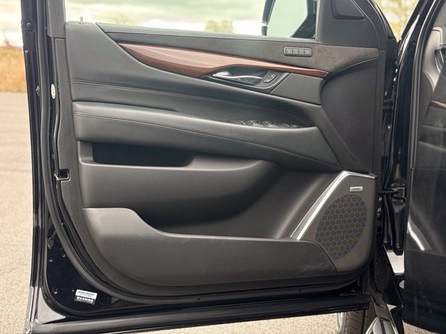 Used 2019 Cadillac Escalade Luxury AWD/4WD image 11