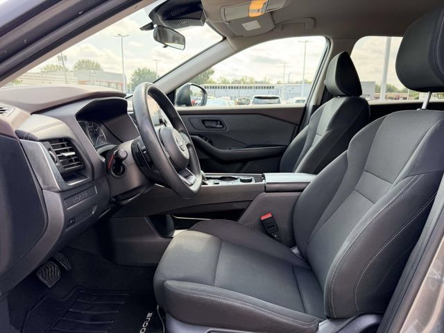 Used 2023 Nissan Rogue S AWD/4WD image 16