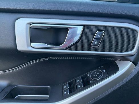 Used 2022 Ford Explorer XLT image 21