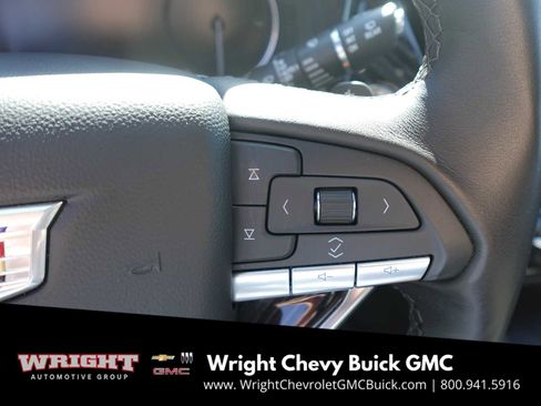 Used 2025 Cadillac XT6 Premium Luxury image 17