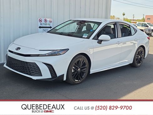 Used 2025 Toyota Camry SE w/ Convenience Package image 3