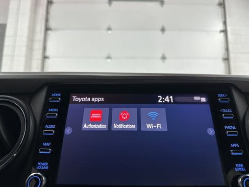 Used 2022 Toyota Tacoma Limited image 30