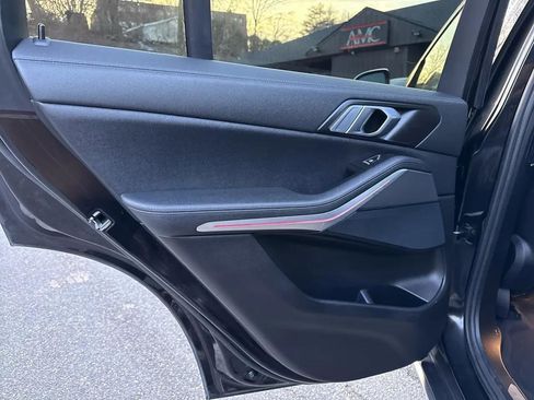 Used 2022 BMW X5 xDrive40i w/ Premium Package image 27