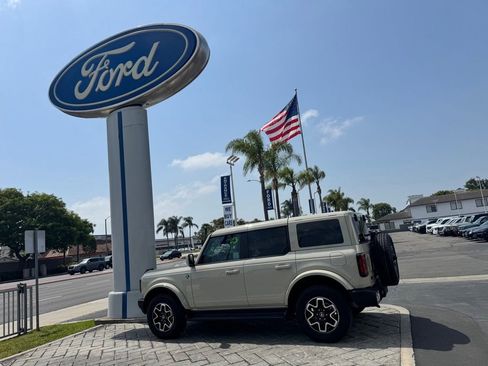 Used 2025 Ford Bronco Outer Banks AWD/4WD image 19