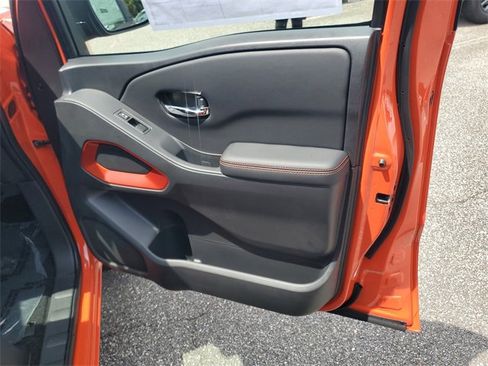 Used 2025 Nissan Frontier PRO-4X image 33